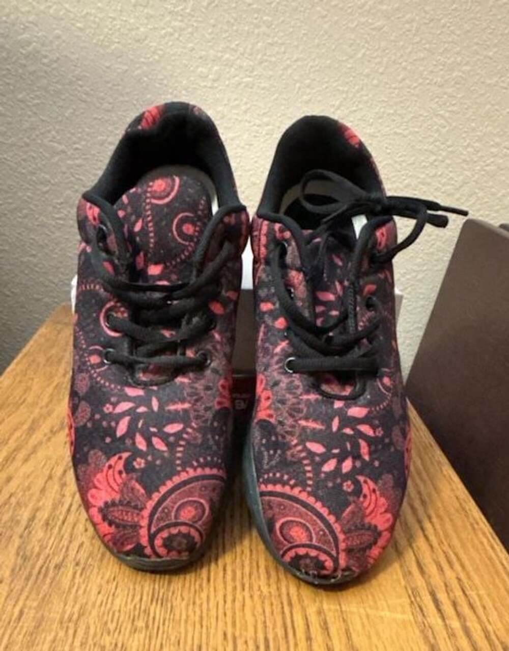 Black and Red Paisley Lace-Up Sneakers Size 9.5W
Selling As Is